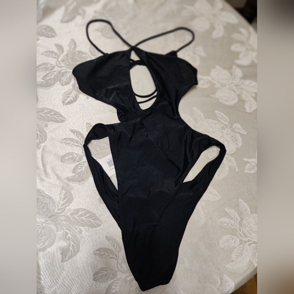 NWT White Fox Columbia Black Cut-Out One-Piece Swimsuit XL